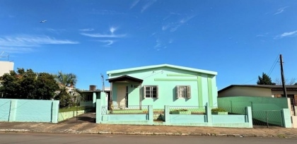 Casa de 3 dormitórios em Cruz Alta no bairro Centro