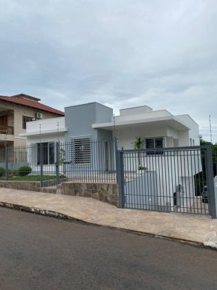 Casa de 4 dormitórios em Cruz Alta no bairro Conceição