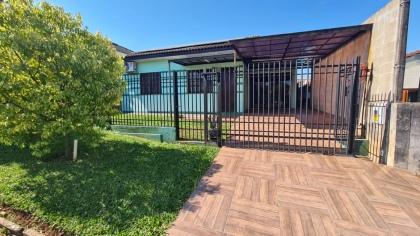 Casa de 2 dormitórios em Cruz Alta no bairro Arco Íris