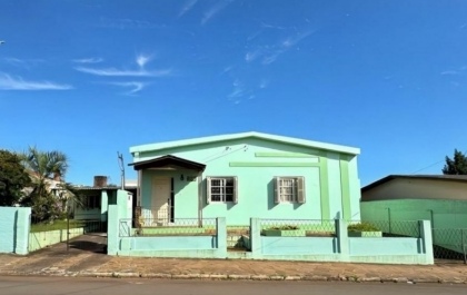 Casa de 3 dormitórios em Cruz Alta no bairro Centro