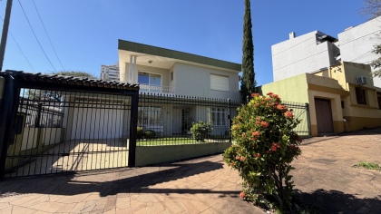 Casa de 5 dormitórios em Cruz Alta no bairro Centro
