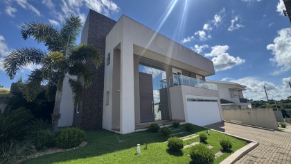 Casa de 4 dormitórios em Cruz Alta no bairro Garibaldi