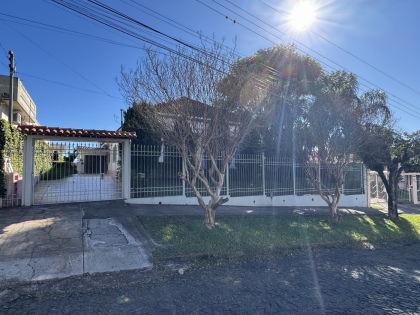 Casa de 3 dormitórios em Cruz Alta no bairro Centro