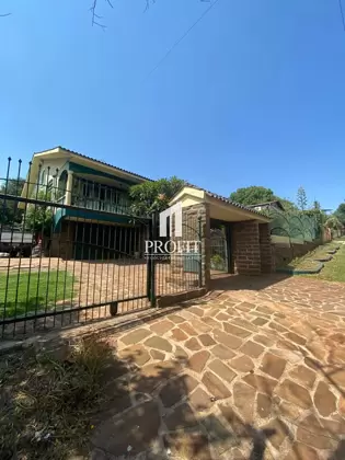 Casa de 4 dormitórios em Cruz Alta no bairro Centro