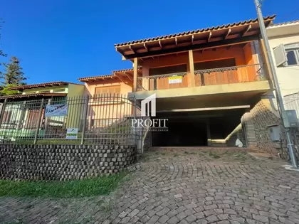 Casa de 3 dormitórios em Cruz Alta no bairro Brenner