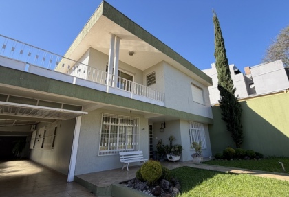 Casa de 5 dormitórios em Cruz Alta no bairro Centro