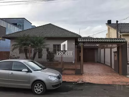 Casa de 3 dormitórios em Cruz Alta no bairro Centro