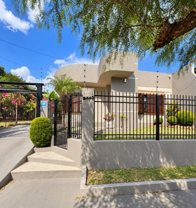 Casa de 3 dormitórios em Cruz Alta no bairro Brenner