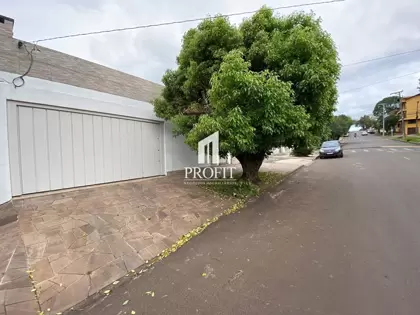 Casa de 3 dormitórios em Cruz Alta no bairro Centro