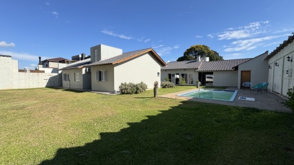 Casa de 3 dormitórios em Cruz Alta no bairro Jardim...