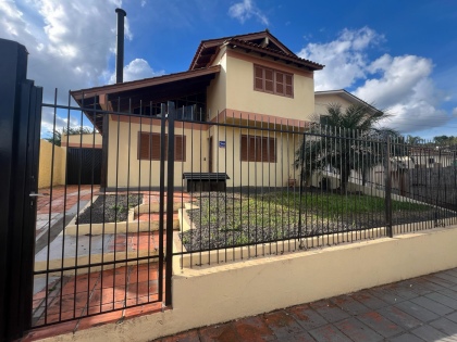 Casa em Cruz Alta no bairro Schettert